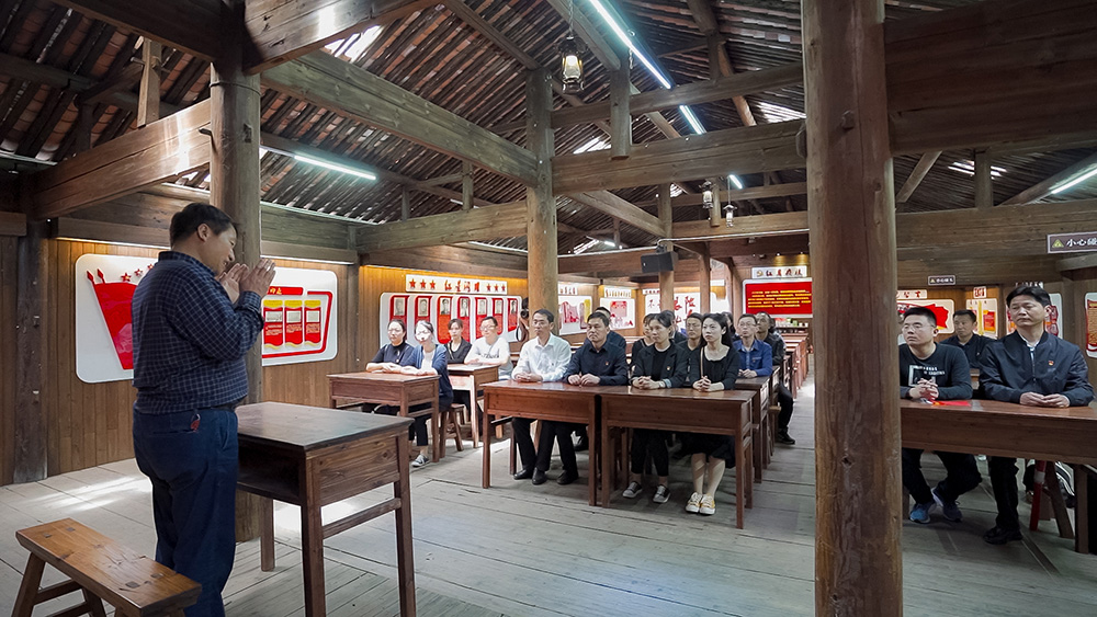 屯溪區(qū)國投集團開展學黨史、祭英烈主題黨日活動