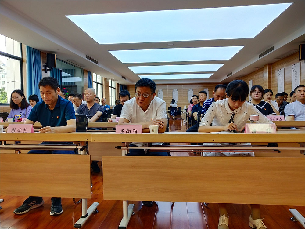 屯溪城建投公司黨支部參加黃山市“小個?！秉h組織“啟航新征程 永遠(yuǎn)跟黨走”主題宣講暨成果展活動