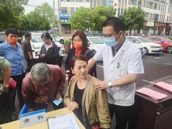 百姓健康系我心，黨員服務(wù)進社區(qū)