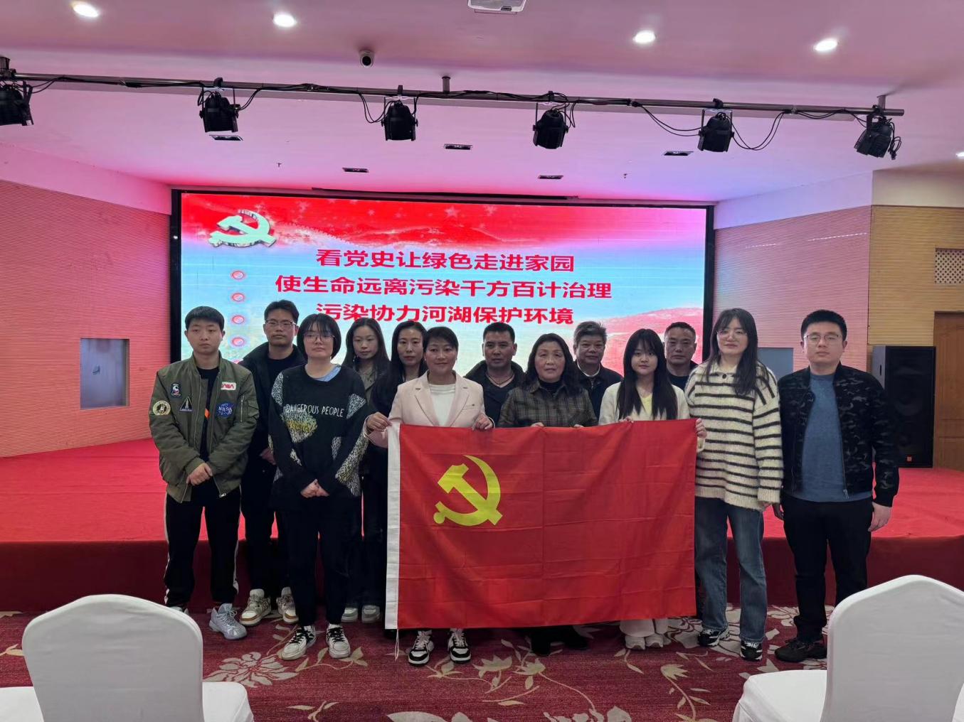 踐行綠色發(fā)展，傳承護水精神——屯溪區(qū)國投集團黨委組織觀看生態(tài)主題電影《瀏陽河上》